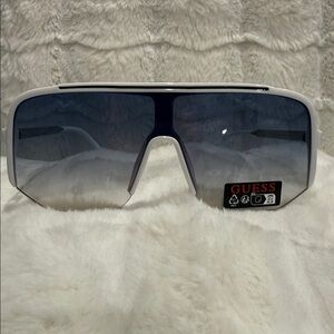 Guess | White/BlueGray Windshield | Unisex Sunglasses